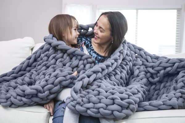 GettyImages-mom and daugther horizontal weighted blanket