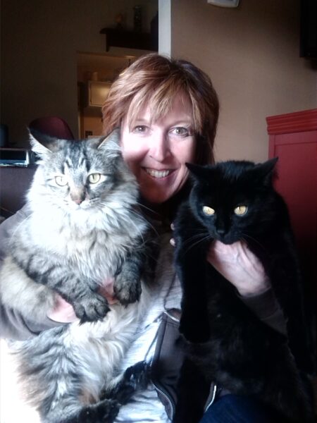 Melissa Lendon with her cats Boo and Deeze