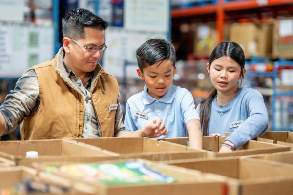 GettyImages-Asian family volunteering at food bank