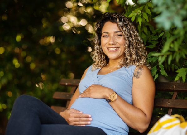 GettyImages-pregnant woman at the park